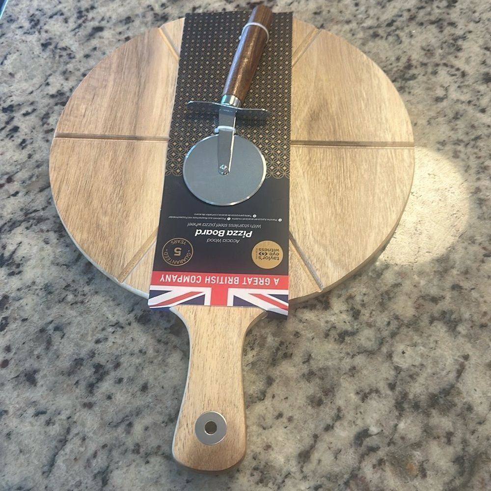 A Great British Co Pizza Board & Cutter NWT